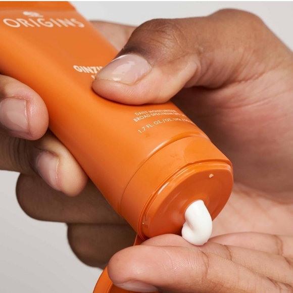 ORIGINS GINZING SPF 30 DAILY MOISTURIZER SUNSCREEN. - Picture 5 of 10